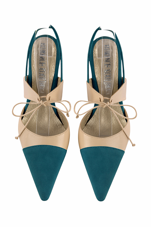 Chaussures habillées, élégantes et raffinées, ouvertes à l'arrière avec une bride sur le cou-de-pied, coloris bleu canard et beige vanille. Bout pointu. Haut. Talon fin. Cérémonie, soirée, cocktail, évènementiel. Personnalisation : Choix des cuirs, 
                des couleurs et des talons. Petites et grandes pointures. - Florence KOOIJMAN